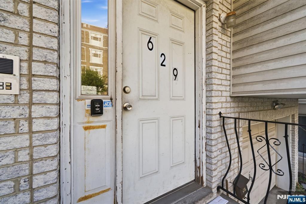 629 18th Street - Photo 3