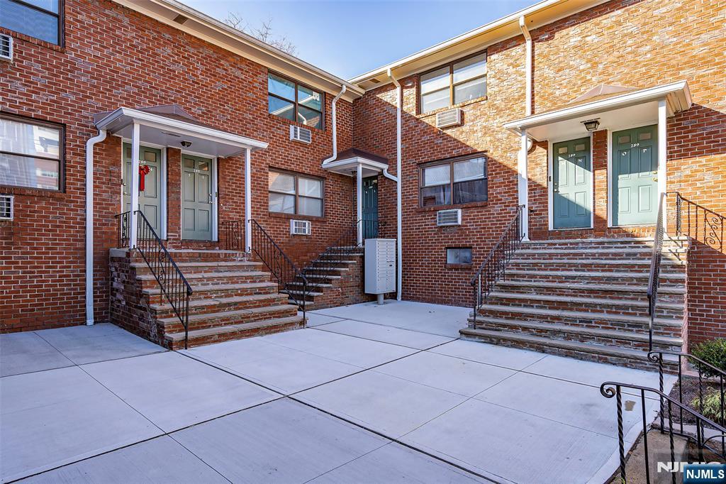 289 Essex H - Photo 1