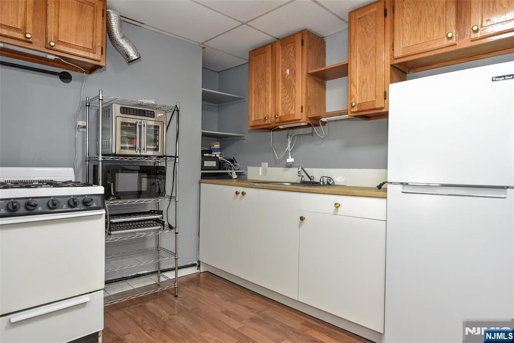 72 Newark Avenue 2 - Photo 2