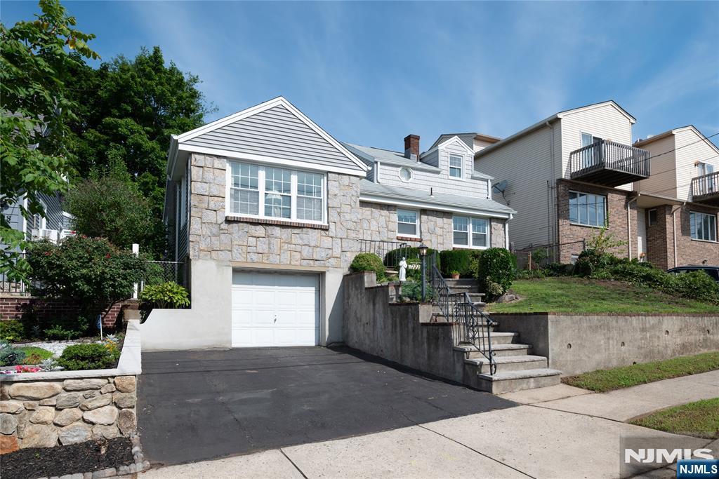 722 7th Street - Photo 2
