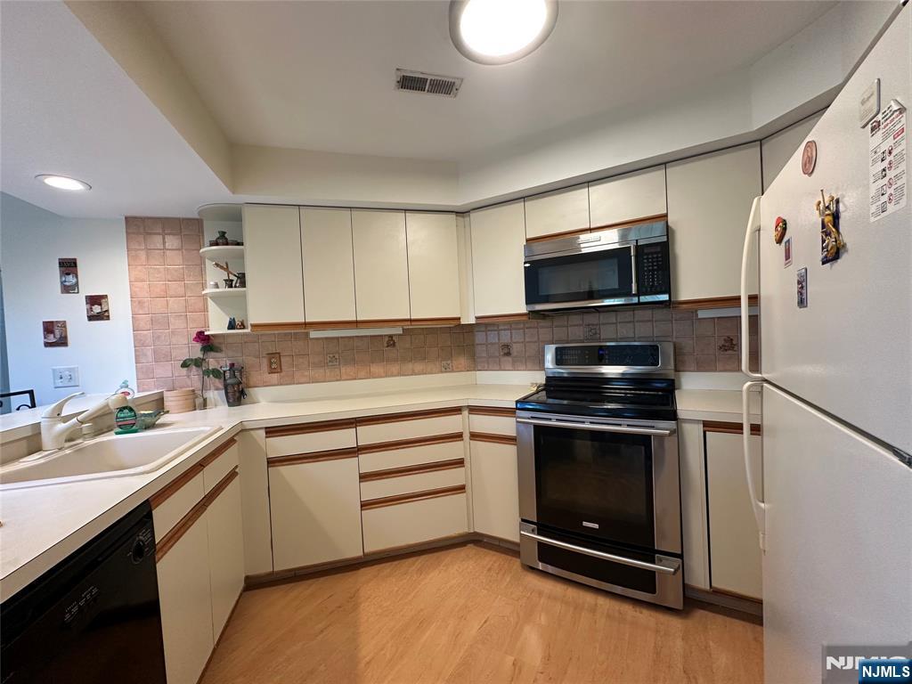 1488 Westgate Drive - Photo 3