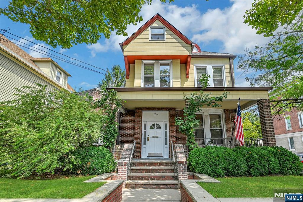 200-202 Oak Street - Photo 1