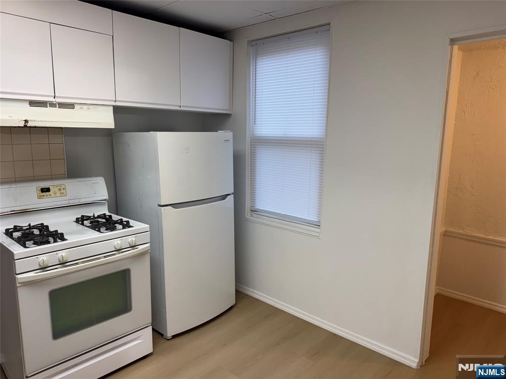 438 Highland Avenue - Photo 3