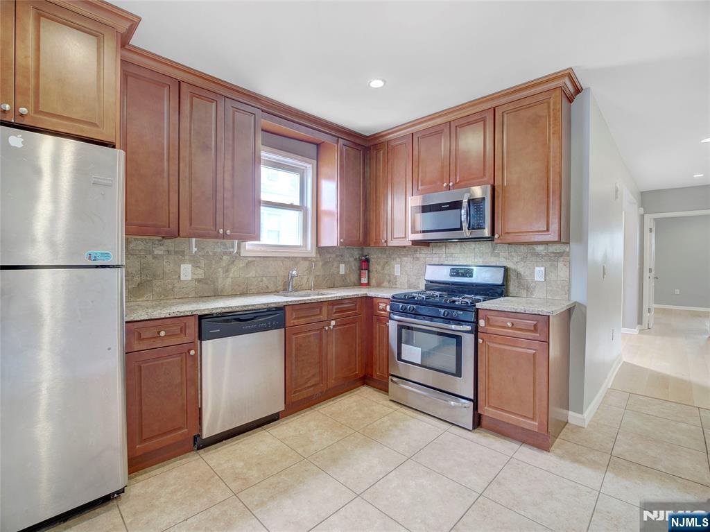 156 Crystal Street 1 - Photo 2