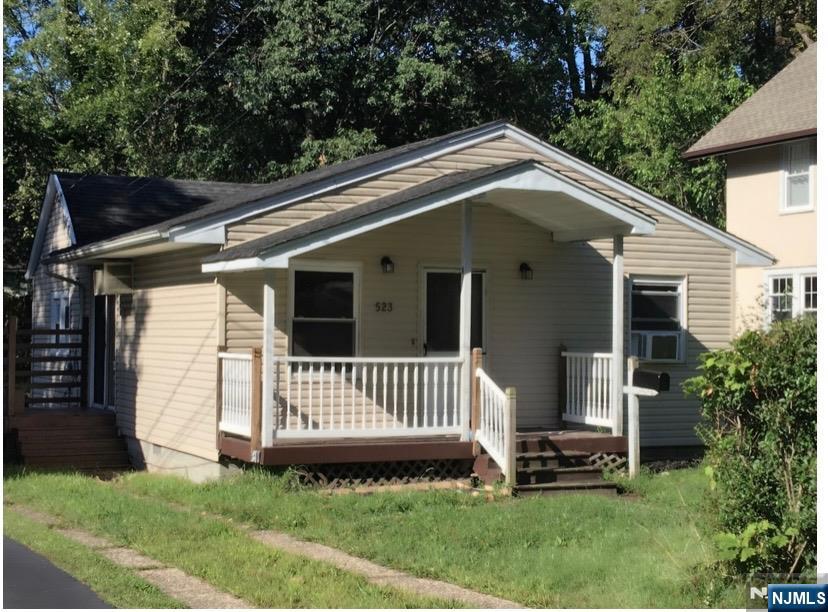 523 Lookout Avenue - Photo 1