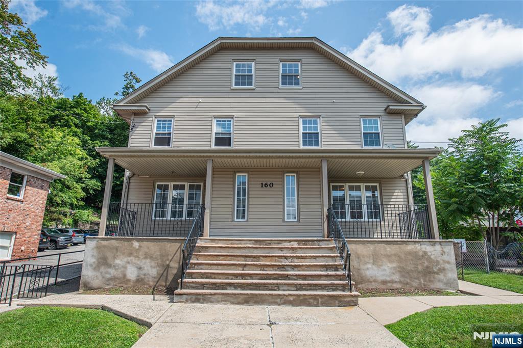 160 Bloomfield Avenue B - Photo 1