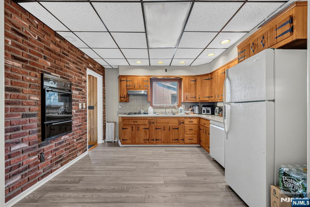 130 Rowland Avenue - Photo 2