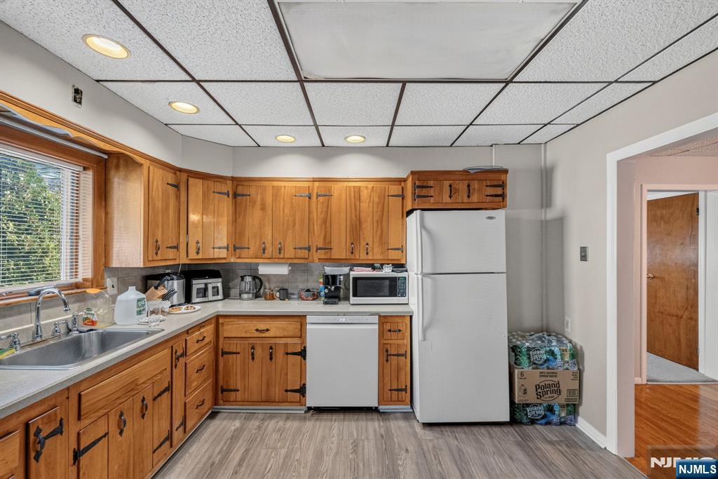 130 Rowland Avenue - Photo 3