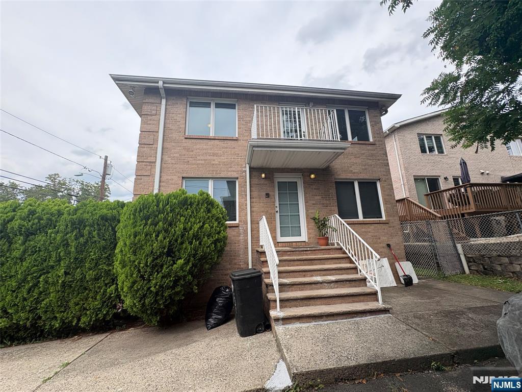 476 Highland Avenue right