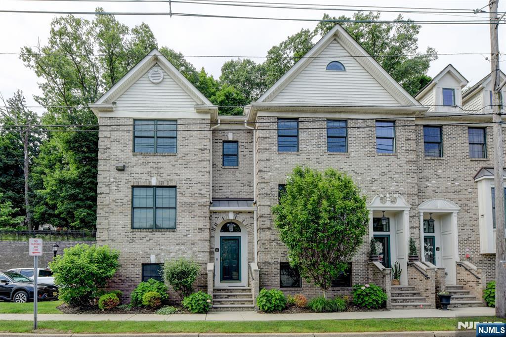 50 Bloomfield Avenue 50 - Photo 1