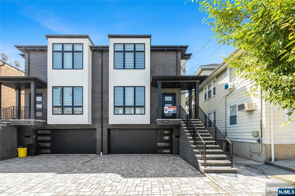 529 Lincoln Street B - Photo 1