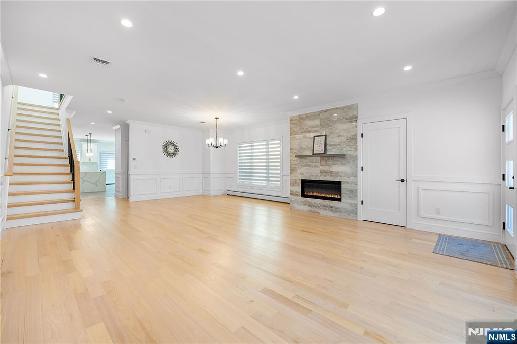 529 Lincoln Street B - Photo 2