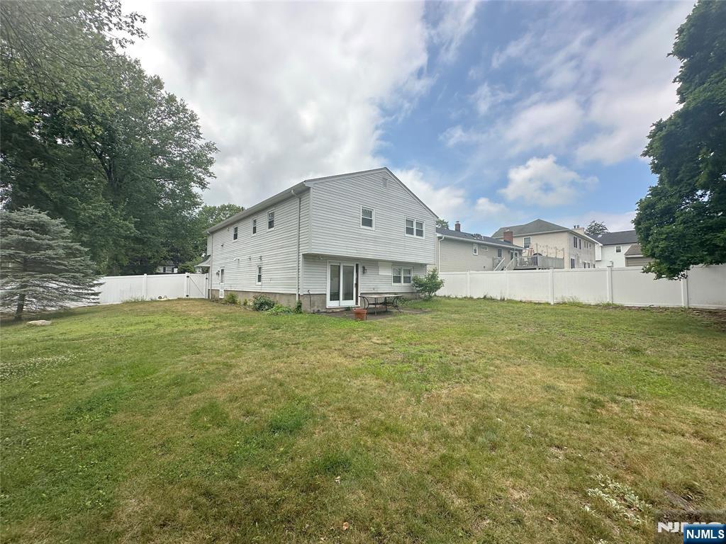 217 Rockland Avenue - Photo 2