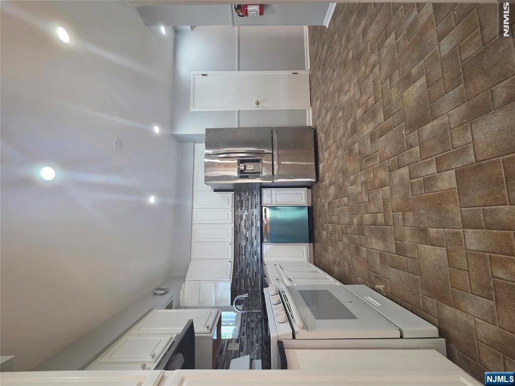 1229 Inwood Terrace - Photo 5