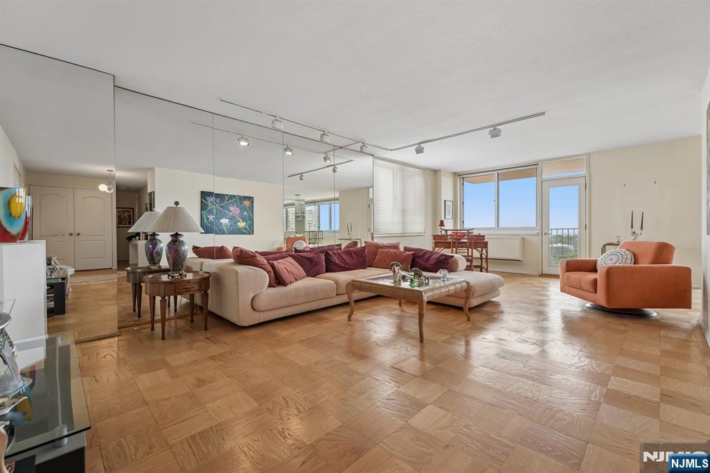 2150 Center Avenue 15E - Photo 2