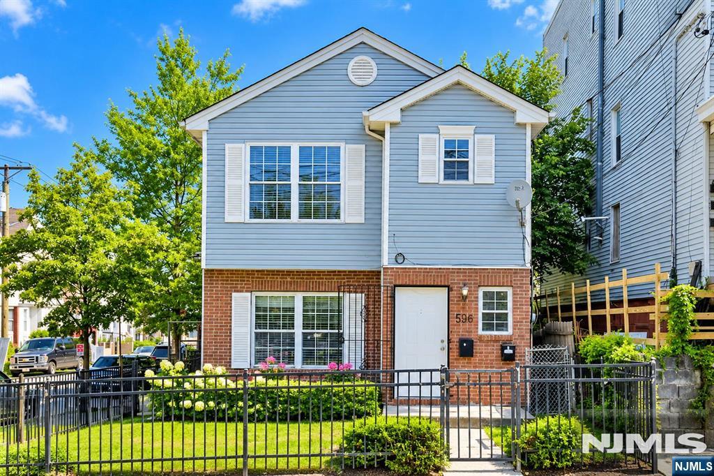 Multi family home for sale at 586 15Th Ave, Newark, NJ 07103 | MLS# 26030027