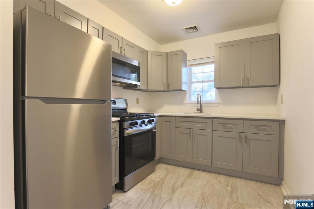 586 15th Avenue - Photo 3