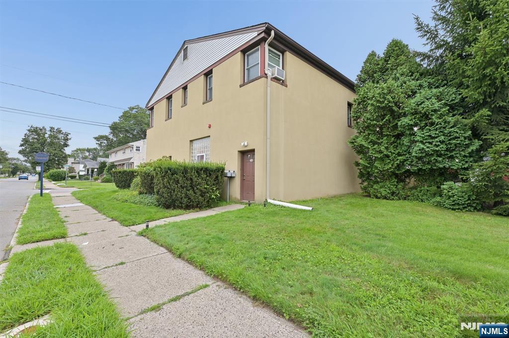425 New Milford Avenue - Photo 2