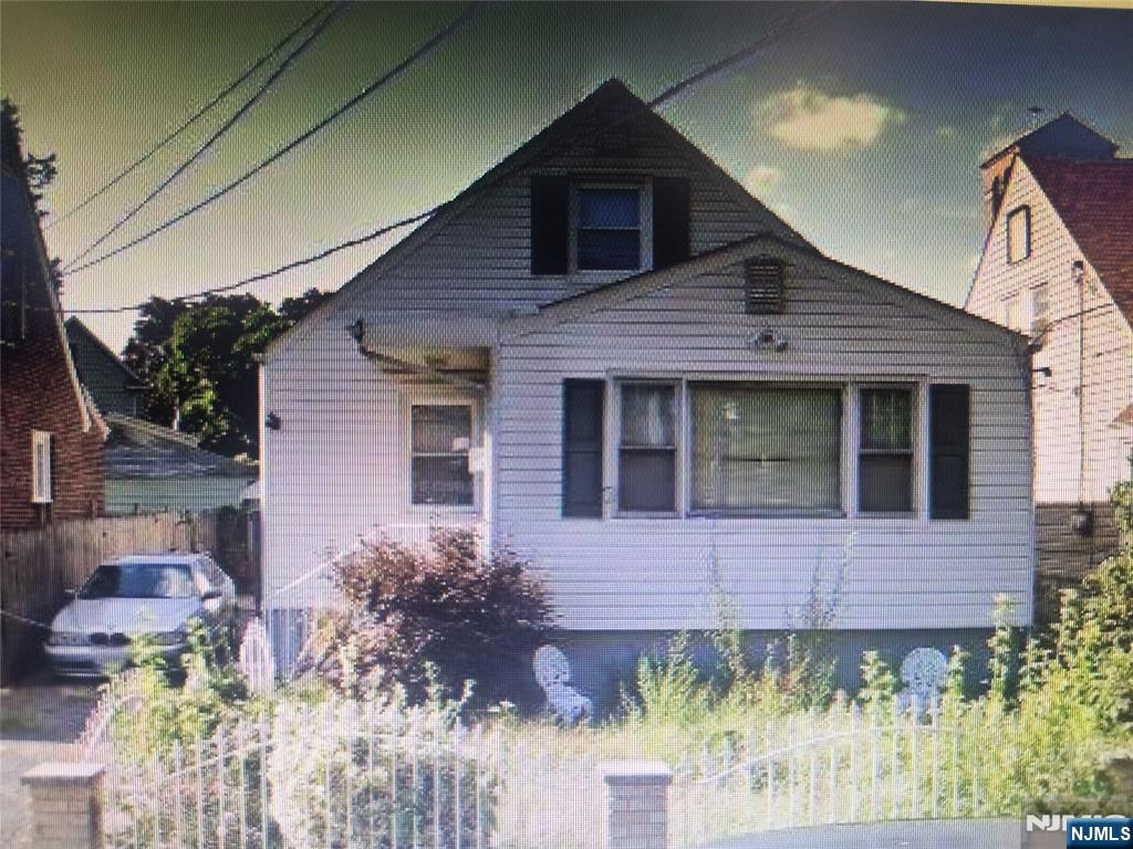 201 Hussa Street - Photo 2