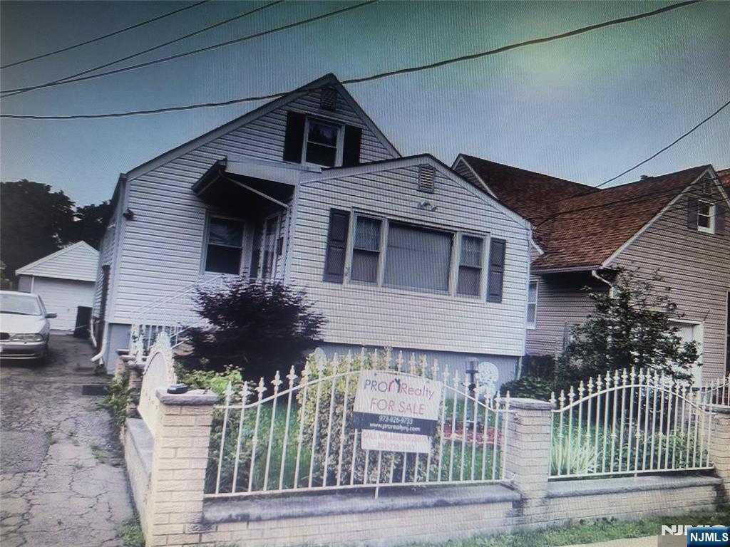 201 Hussa Street - Photo 3