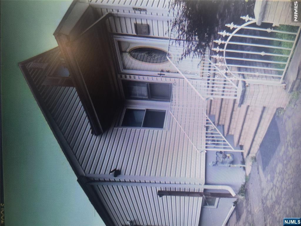 201 Hussa Street - Photo 4