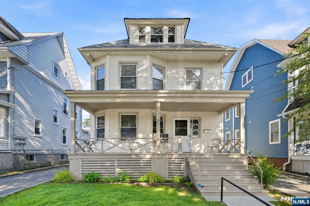 888 Lake Street