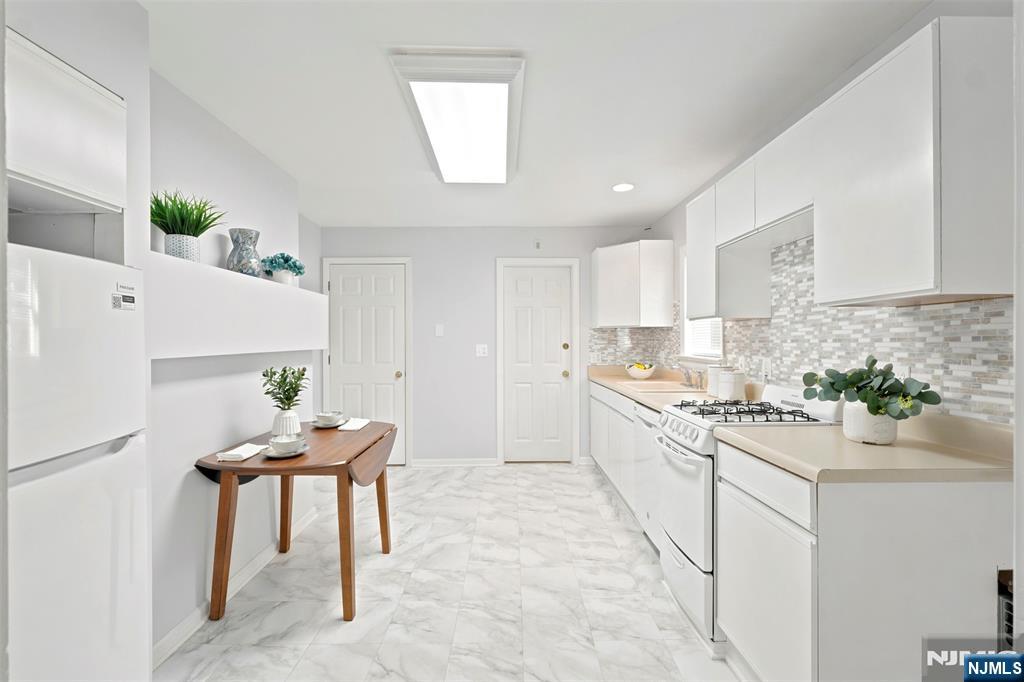 888 Lake Street - Photo 4