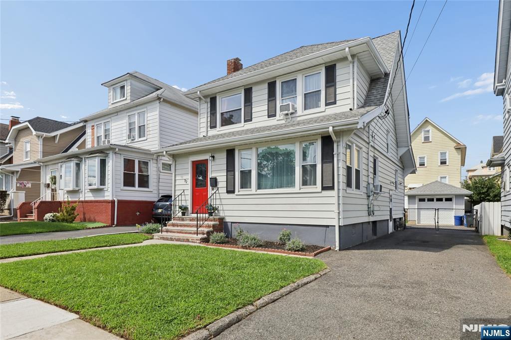 32 Barrington Avenue - Photo 1