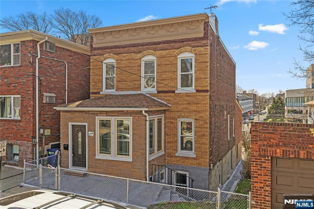 244 Lincoln Avenue - Photo 1