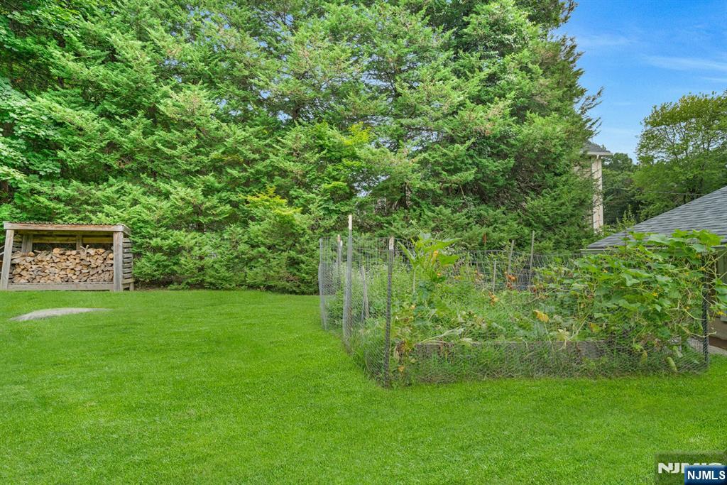 60 Sunnyside Rd, Mahwah, NJ 07430