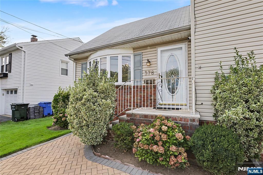 378 Riverside Avenue - Photo 4