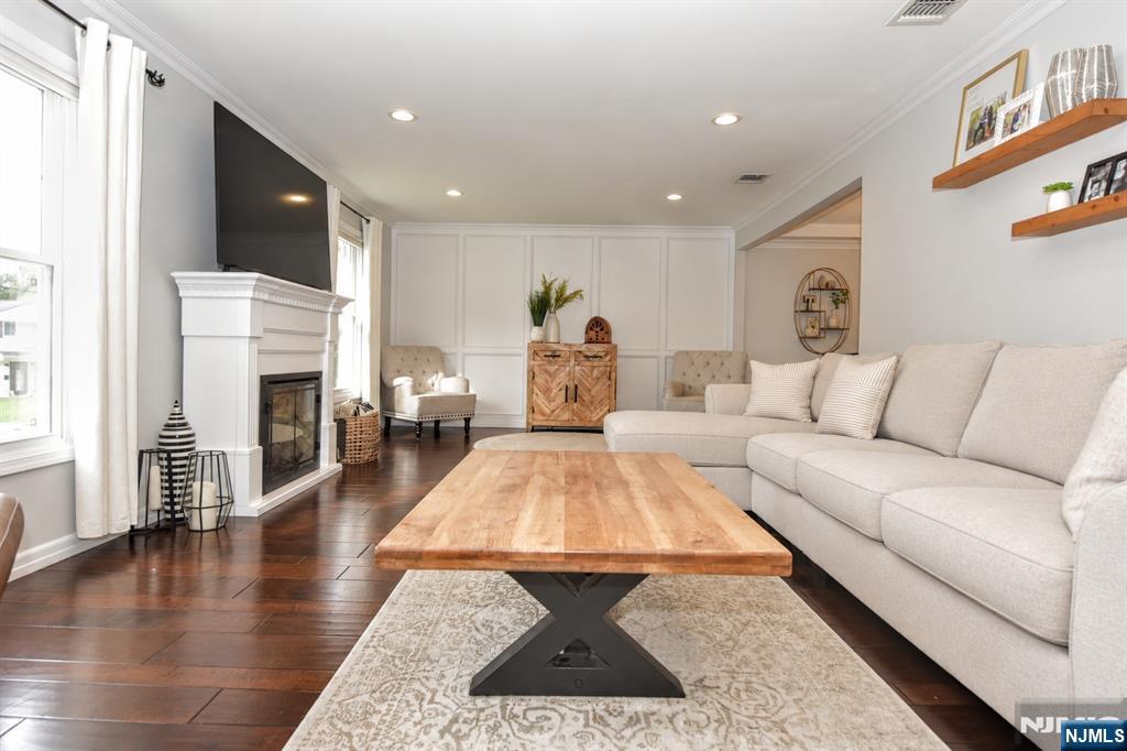 Photo 1 of Single family home for sale at 113 Grove St, Waldwick, NJ 07463 | MLS# 26030129 | Listing updated on 2026-09-18
