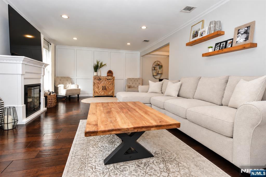 Photo 2 of Single family home for sale at 113 Grove St, Waldwick, NJ 07463 | MLS# 26030129 | Listing updated on 2026-09-18