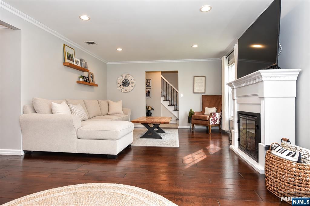 Photo 3 of Single family home for sale at 113 Grove St, Waldwick, NJ 07463 | MLS# 26030129 | Listing updated on 2026-09-18