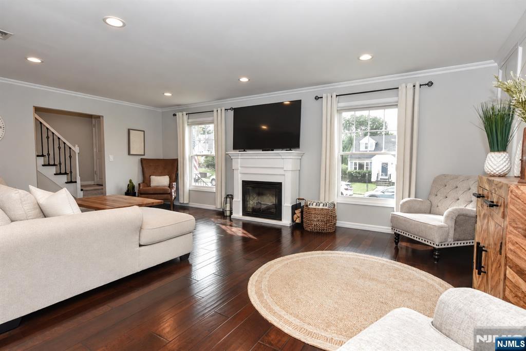 Photo 4 of Single family home for sale at 113 Grove St, Waldwick, NJ 07463 | MLS# 26030129 | Listing updated on 2026-09-18