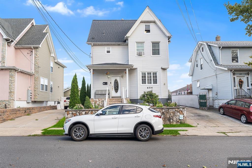 656 Devon Street