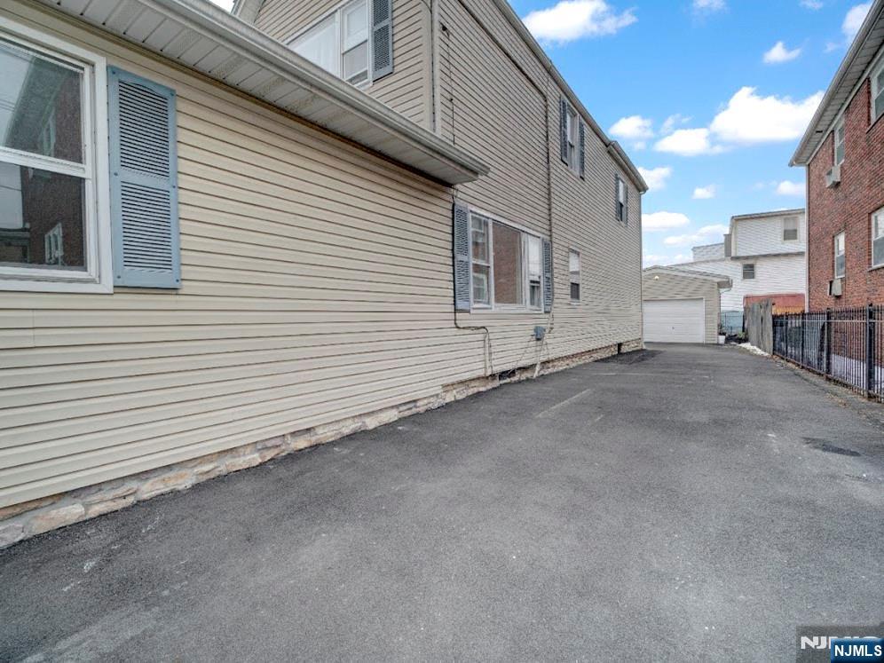 27 Honiss Street - Photo 3