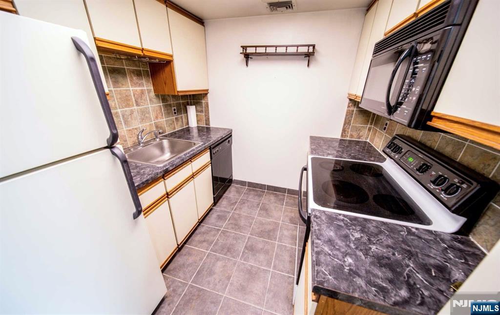 89 Kansas Street 3D - Photo 4