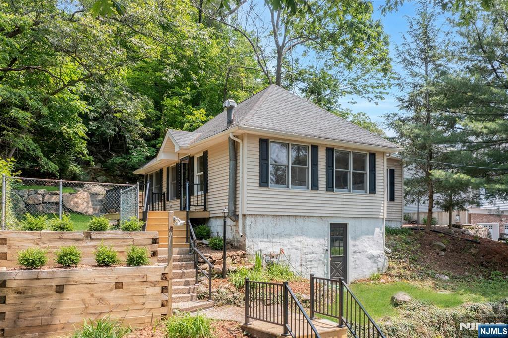 358 Lakeview - Photo 1