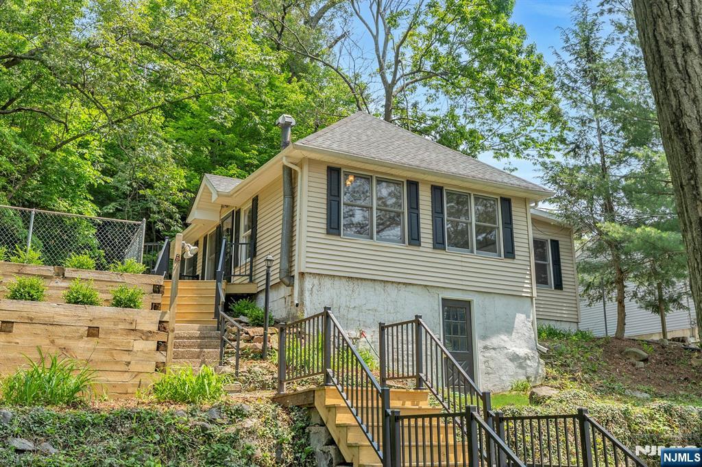 358 Lakeview - Photo 2
