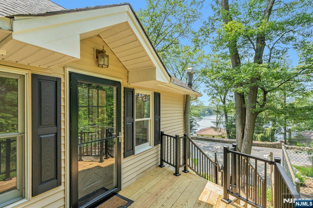 358 Lakeview - Photo 3