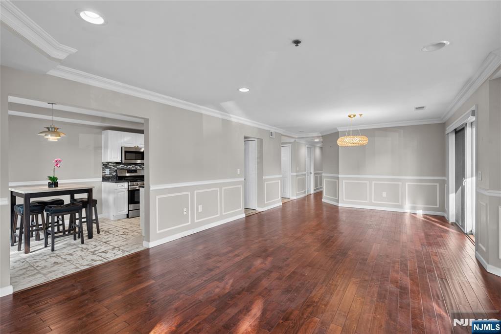 304 Smith Court 304 - Photo 3