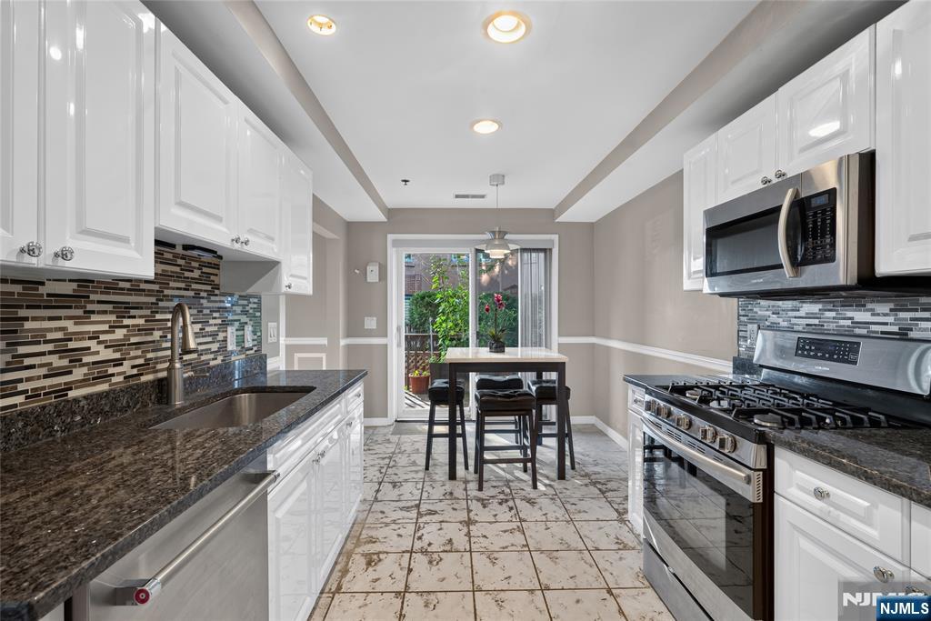 304 Smith Court 304 - Photo 4