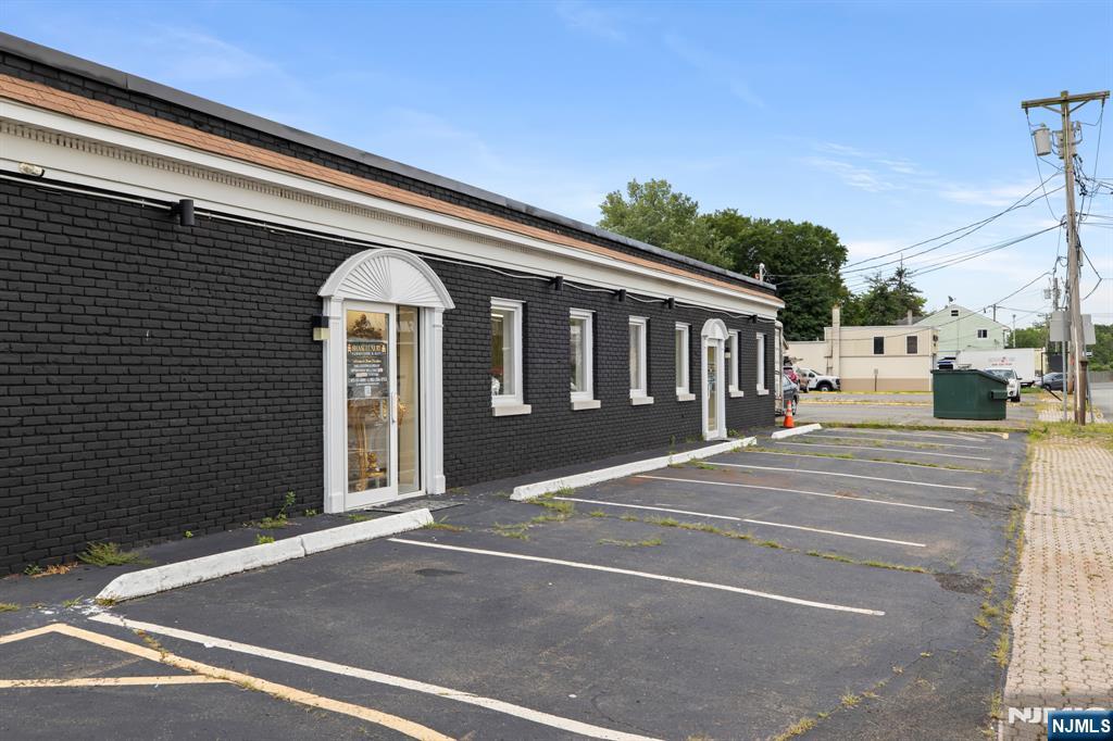 141 Mountainview Boulevard - Photo 3
