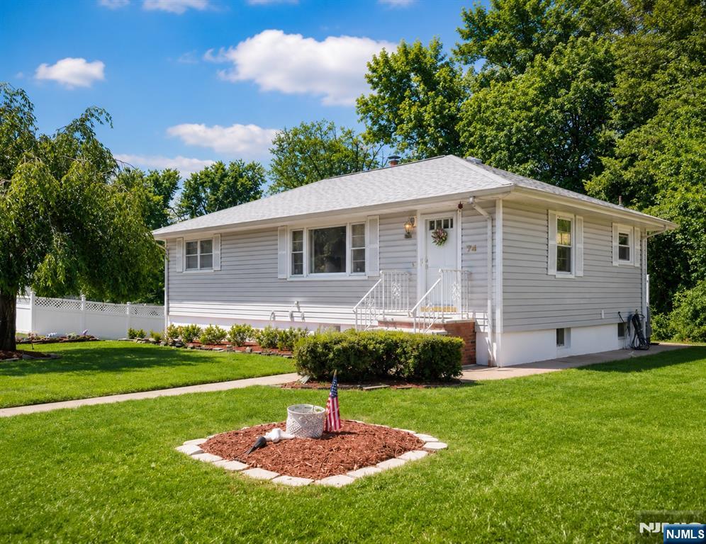 74 Farmingdale Road - Photo 3
