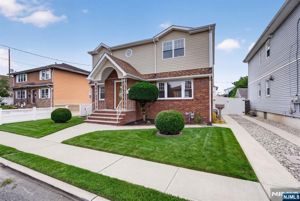 470 Grace Avenue - Photo 2