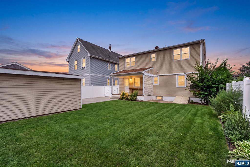 470 Grace Avenue - Photo 3