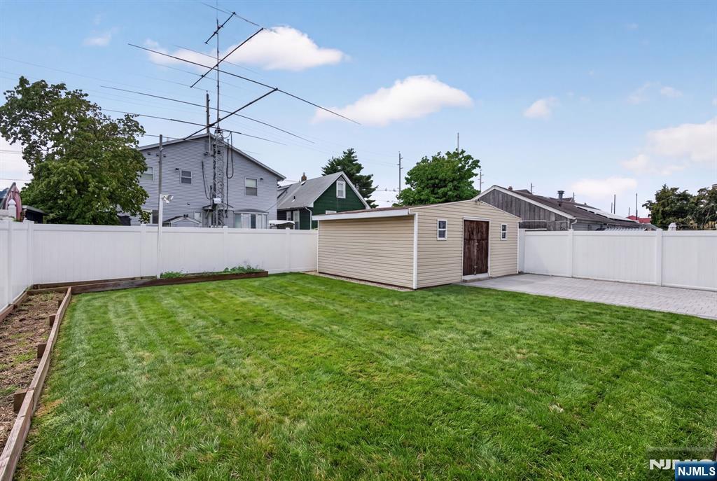 470 Grace Avenue - Photo 5