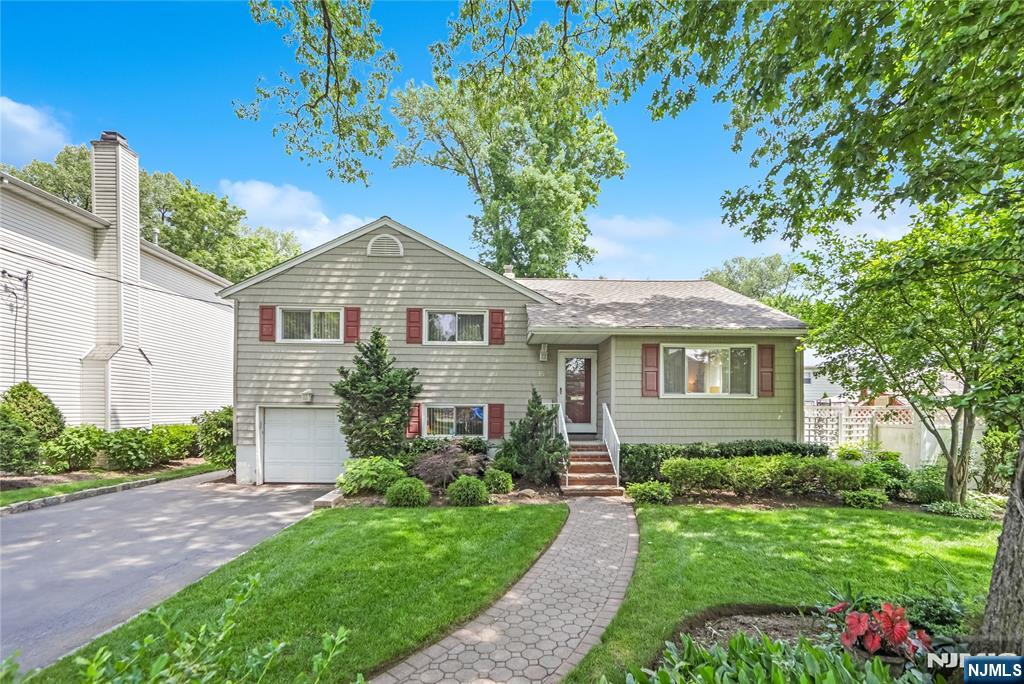 152 Coles Ave, Hackensack, NJ 07601