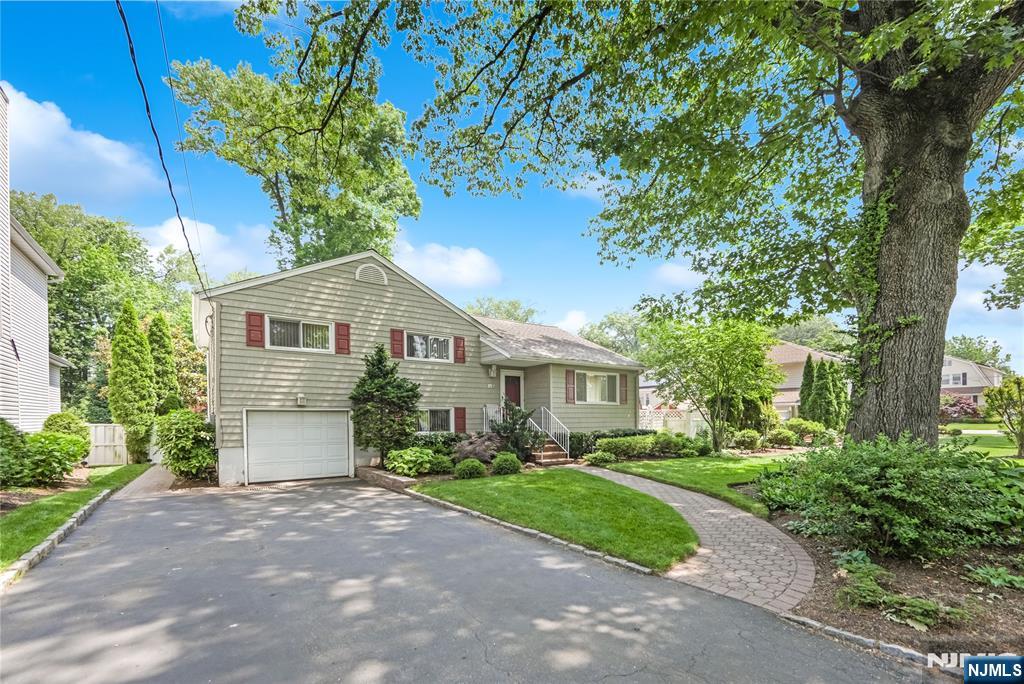 152 Coles Ave, Hackensack, NJ 07601